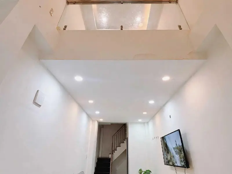 NGAY CẦU NGUYỄN VĂN CỪ - 5 Tầng - 3Pn - Nhỉnh 5 tỷ - Sổ vuông đẹp... Bán nhà riêng tại Khánh Hội, Hồ Chí Minh 01