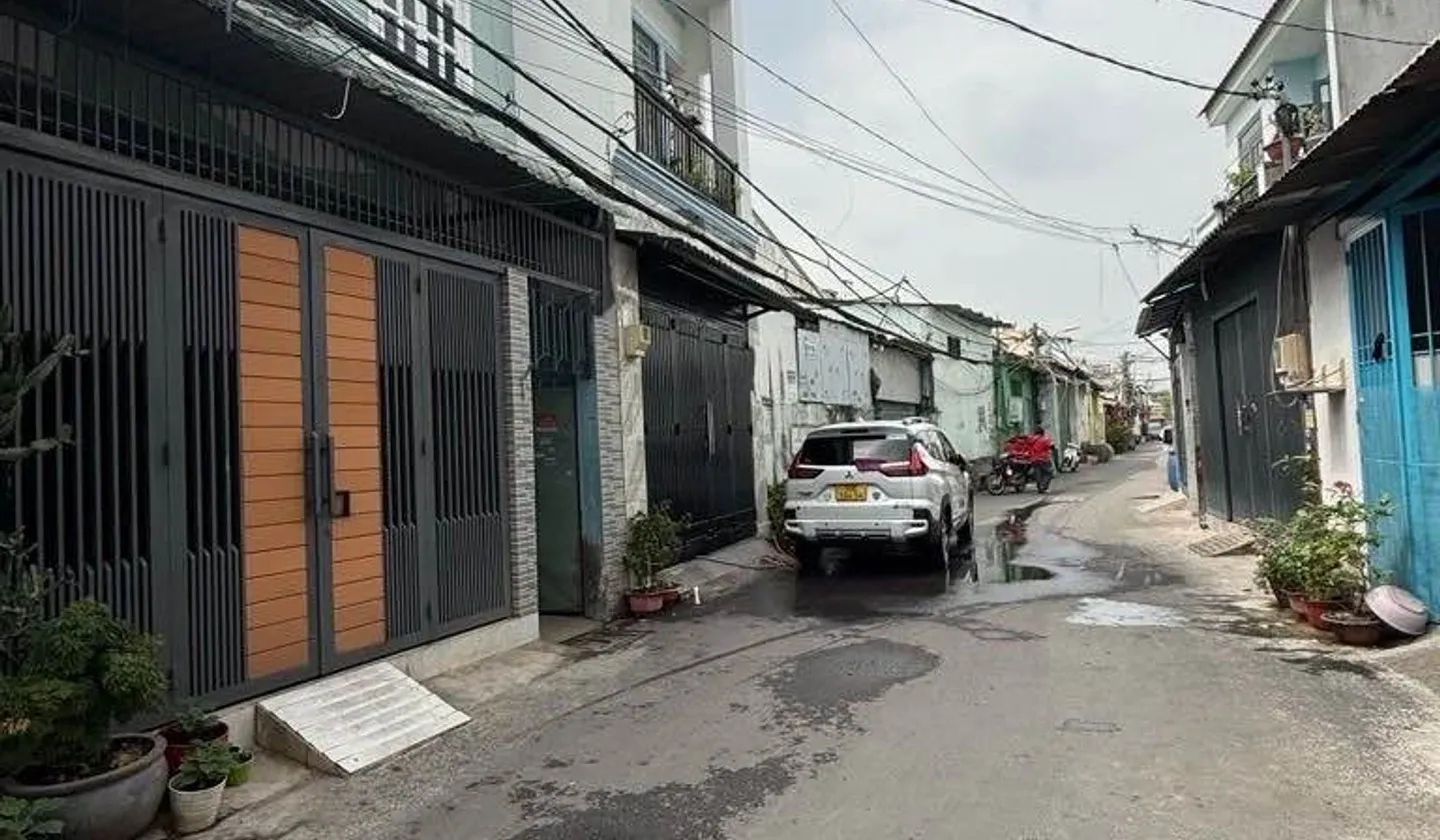 Nhà 2 tầng 4PN ngay chợ Lạc Quang, giá tốt giảm 200tr... Bán nhà riêng tại Đông Hưng Thuận, Hồ Chí Minh 01