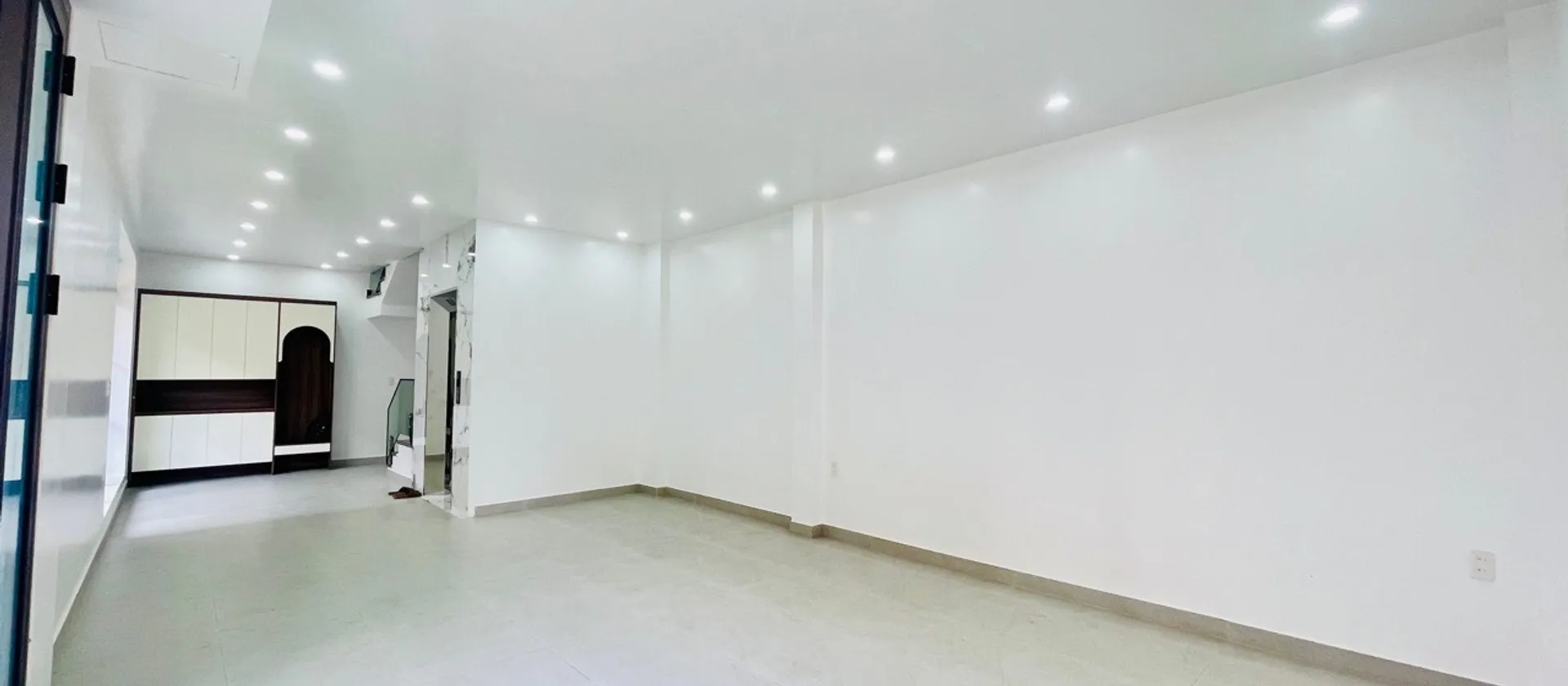 Nhà mặt phố 5 tầng hiện đại tại Thiên Lôi, diện tích rộng, mặt tiền 12m... Bán nhà mặt phố tại An Biên, Hải Phòng 01