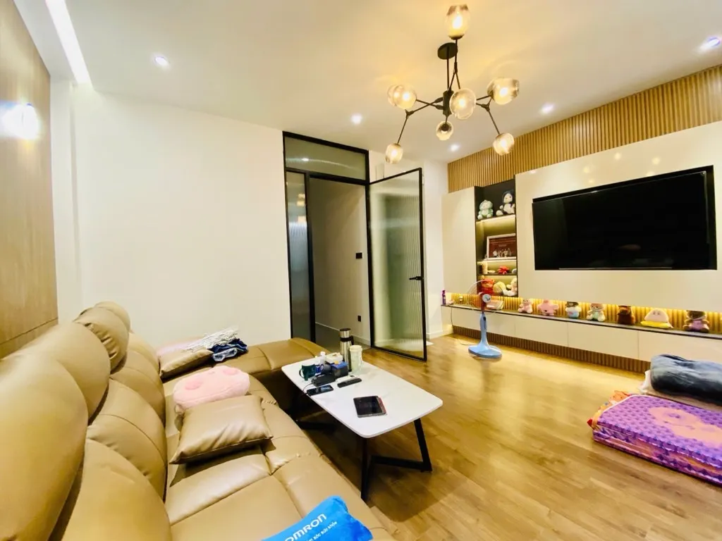 NGANG 5M - ĐƯỜNG C1 - NHÀ CÓ THANG MÁY- XE HƠI NGỦ TRONG NHÀ -THIẾT KẾ HIỆN ĐẠI... Bán nhà riêng tại Tân Bình, Hồ Chí Minh 01