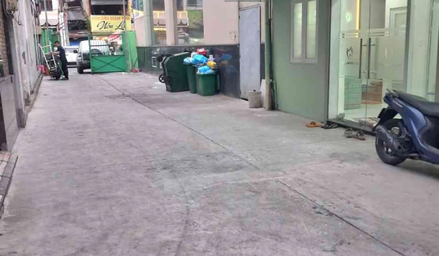 Cơ hội hiếm có sở hữu nhà 2 tầng sổ vuông tại Nguyễn Tri Phương giá chỉ 16.5 tỷ... Bán nhà riêng tại Diên Hồng, Hồ Chí Minh 01