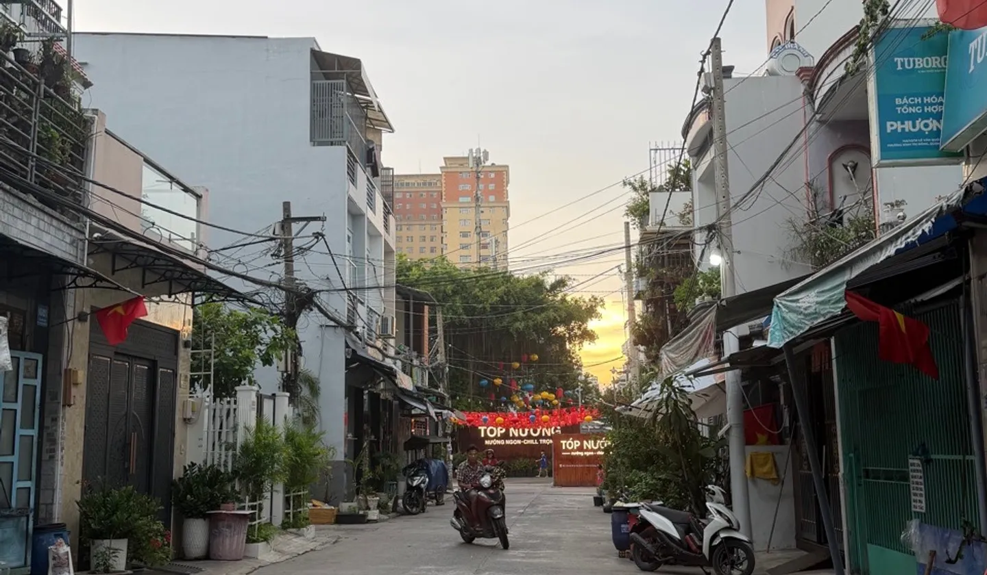Nhà đẹp Lê Văn Quới, 4 tầng, hẻm xe hơi, tặng full nội thất - Giá hấp dẫn... Bán nhà riêng tại Bình Trị Đông, Hồ Chí Minh 01