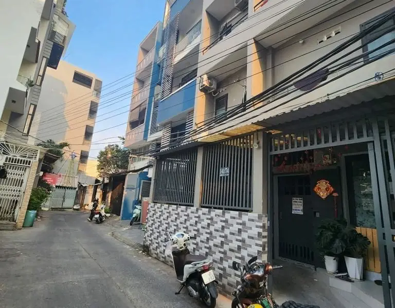 Bán nhà riêng 3 tầng: 8,4 x 16,7 métgồm 16 phòng, Oto đỗ Cửa tại trung tâm quận 8. Giá 14.9 tỷ... Bán nhà riêng tại Chánh Hưng, Hồ Chí Minh 01