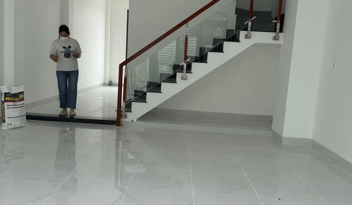 Nhà phố ba tầng đối diện Vinhome Quận 9, không gian sống tiện nghi tại trung tâm phát triển... Bán nhà mặt phố tại Long Bình, Hồ Chí Minh 01