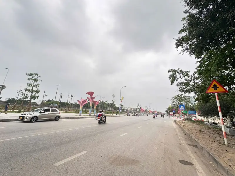 MẶT PHỐ KINH DOANH SẦM UẤT NGÀY ĐÊM-SẴN KIOT DÒNG TIỀN ĐỀU HÀNG THÁNG-NGAY BV NHIỆT ĐỚI-GẦN KCN BẮC... Bán nhà mặt phố tại Thiên Lộc, Hà Nội 01