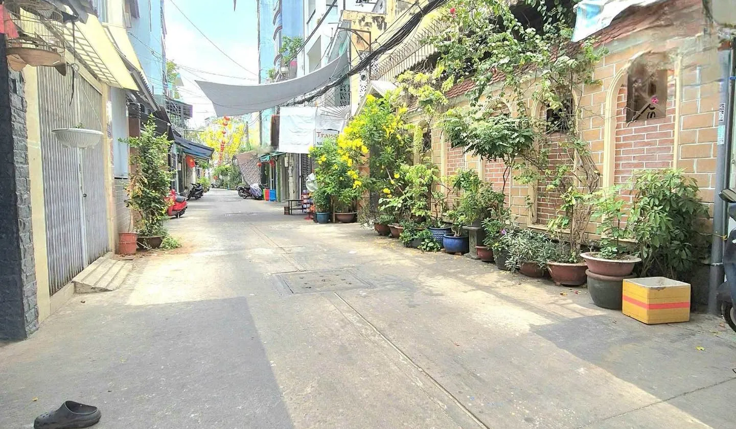 Nhà 3 tầng Lạc Long Quân giá hấp dẫn, nhận ngay quà xịn... Bán nhà riêng tại Bảy Hiền, Hồ Chí Minh 01