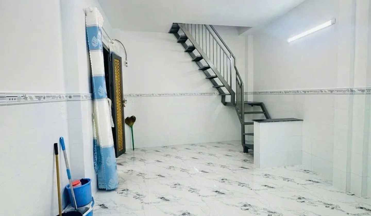 Nhà 3 tầng 4 phòng ngủ ở Quận 4, giá TL... Bán nhà riêng tại Xóm Chiếu, Hồ Chí Minh 01