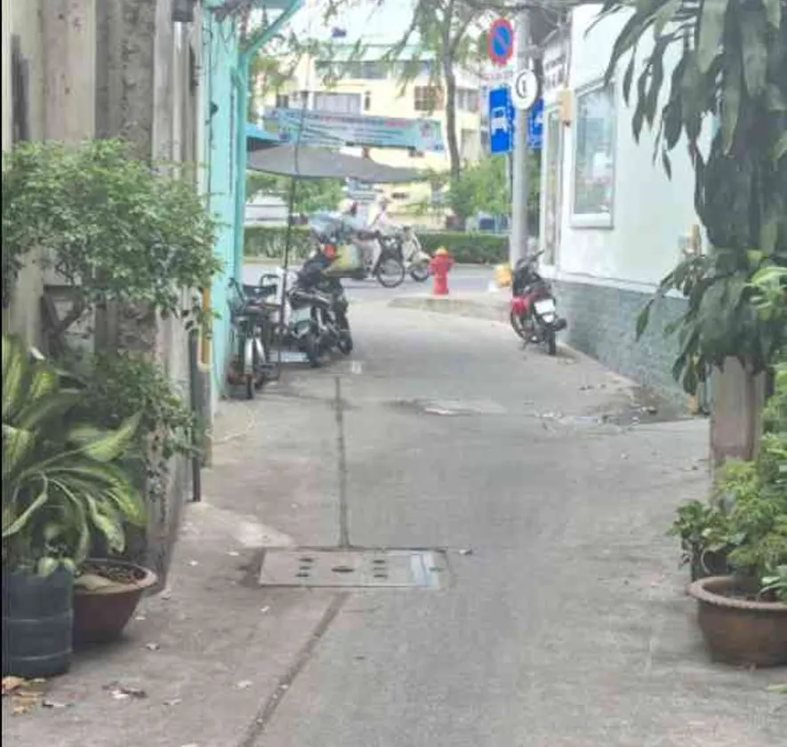 Bờ kè quận 3 ra Lê văn Sỹ, chính chủ nhà đẹp 5 tầng dt 4,2 x 11,2, sổ hòng riêng hoàn công đầy đủ... Bán nhà riêng tại Nhiêu Lộc, Hồ Chí Minh 01