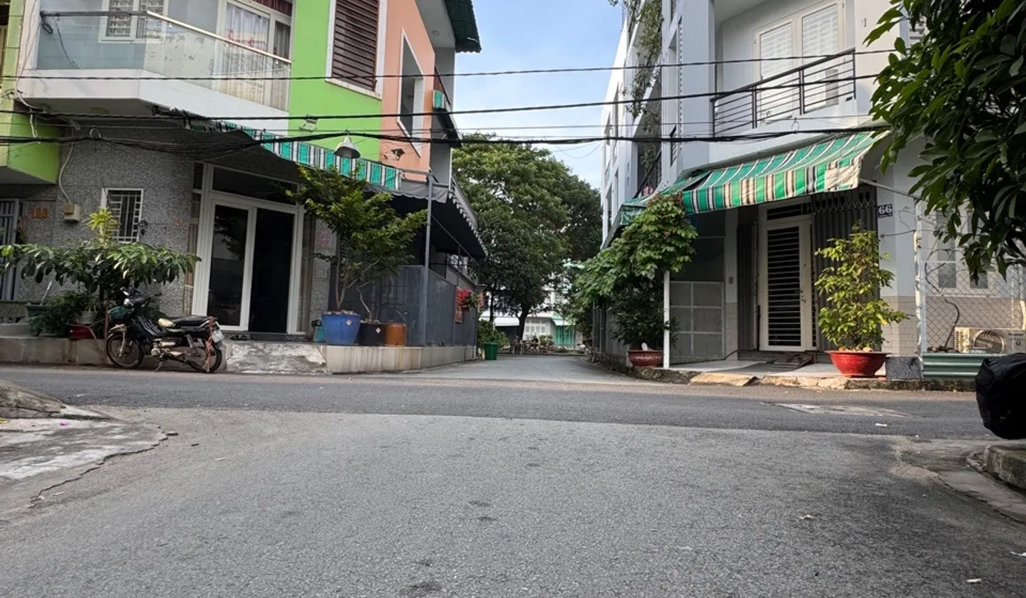 Bán nhà mặt phố lô góc 2 tầng phường 10 quận 6, giá 6.7 tỷ... Bán nhà mặt phố tại Bình Phú, Hồ Chí Minh 01