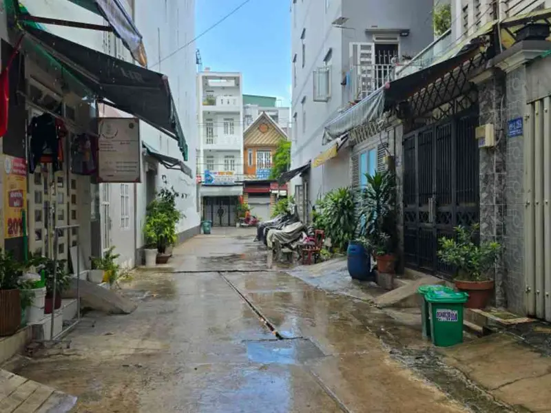 Nhà hẻm xe tải thông, DT: 4❌11m, gần ngã 4 bốn xã... Bán nhà riêng tại Bình Trị Đông, Hồ Chí Minh 01