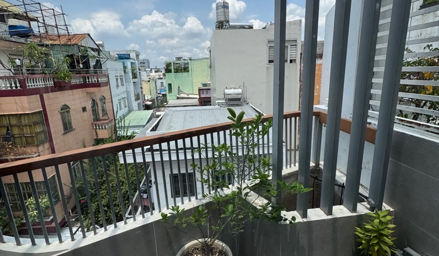 G.ẤP B.ÁN GIẢM GẦN 1 T.Ỷ – LÔ GÓC HXH ĐỖ CỬA– NHÀ MỚI ĐẸP –TẶNG NỘI THẤT – 67,5M² -7 PHÒNG-11,6🧄... Bán nhà riêng tại Hòa Bình, Hồ Chí Minh 01