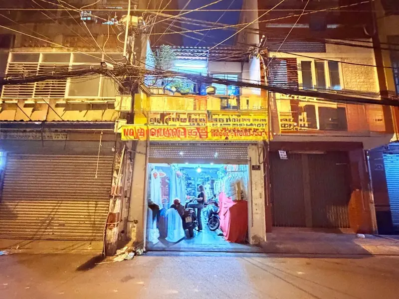 Mặt tiền kinh doanh sầm uất gần chợ Tân Bình, nhà 2 tầng đúc chắc chắn... Bán nhà mặt phố tại Tân Hòa, Hồ Chí Minh 01