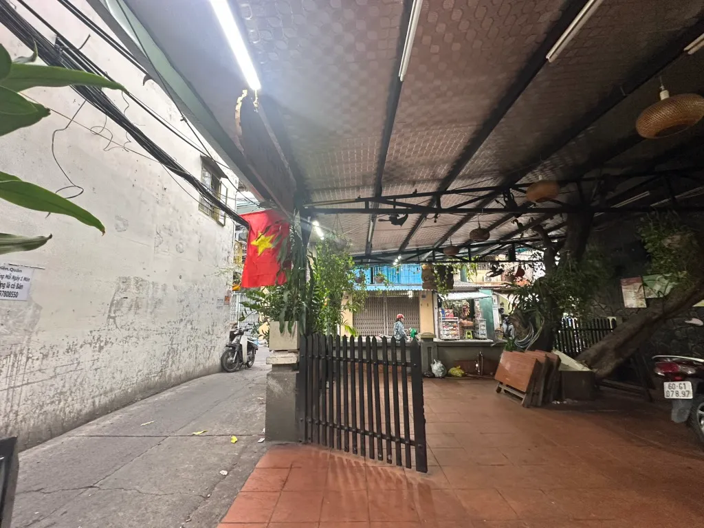 Nhà 3 tầng 5 phòng ngủ rộng rãi tại Xóm Chiếu, Quận 4... Bán nhà riêng tại Xóm Chiếu, Hồ Chí Minh 01