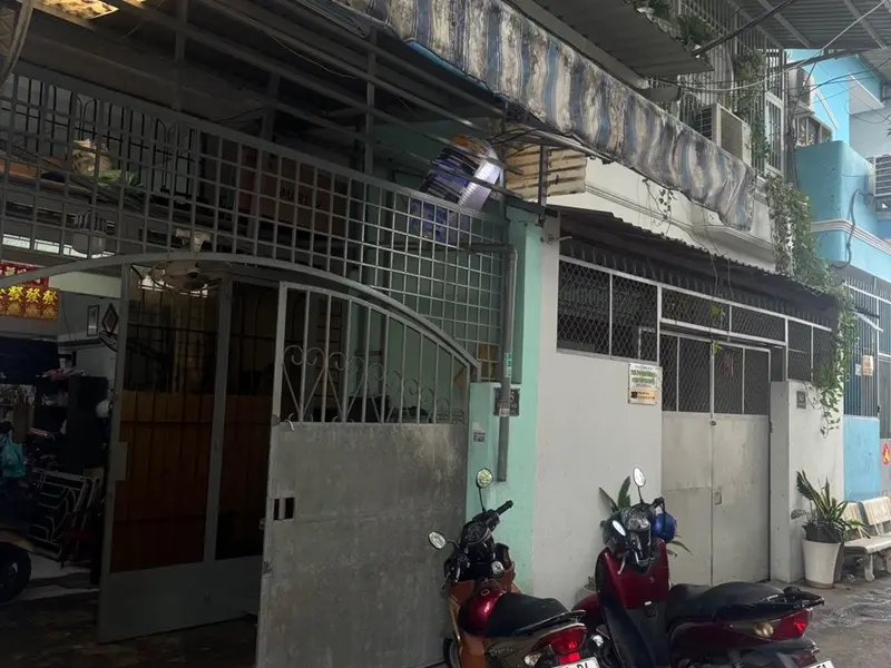 + Vị trí tuyệt vời, hẻm xe hơi, xe hơi để trong nhà, các tiện tích cuộc sống nằm trong bán kính 100... Bán nhà riêng tại Tân Phú, Hồ Chí Minh 01