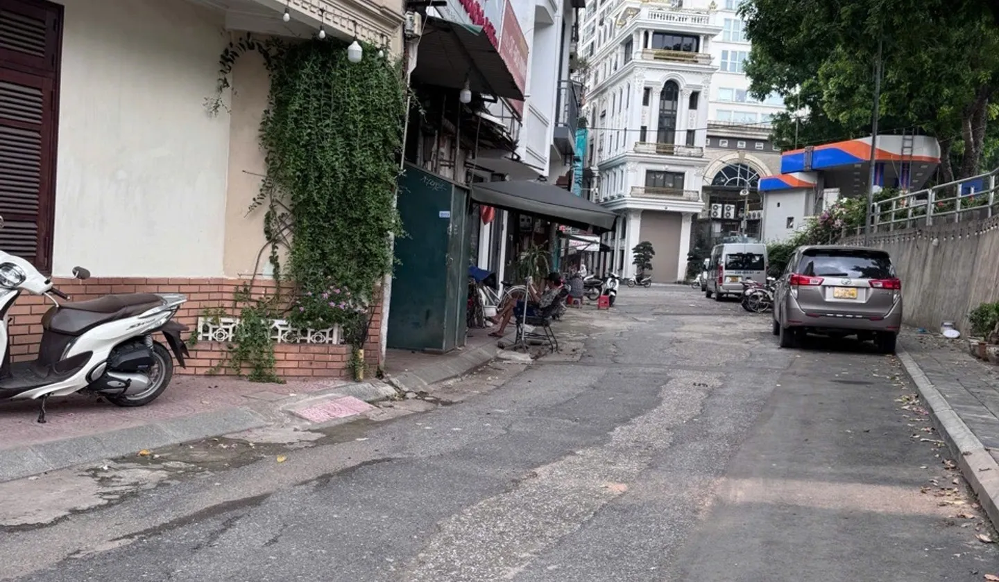 Nhà mặt phố rộng rãi, kinh doanh đỉnh tại Tây Hồ... Bán nhà mặt phố tại Ba Đình, Hà Nội 01