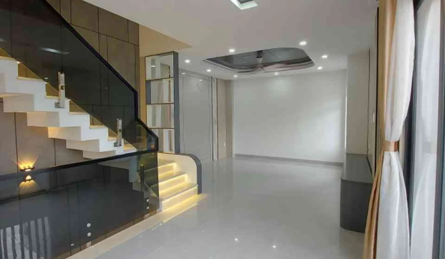 Nhà 5 tầng lô góc tại Bình Trị Đông, 5 phòng ngủ... Bán nhà riêng tại Bình Trị Đông, Hồ Chí Minh 01