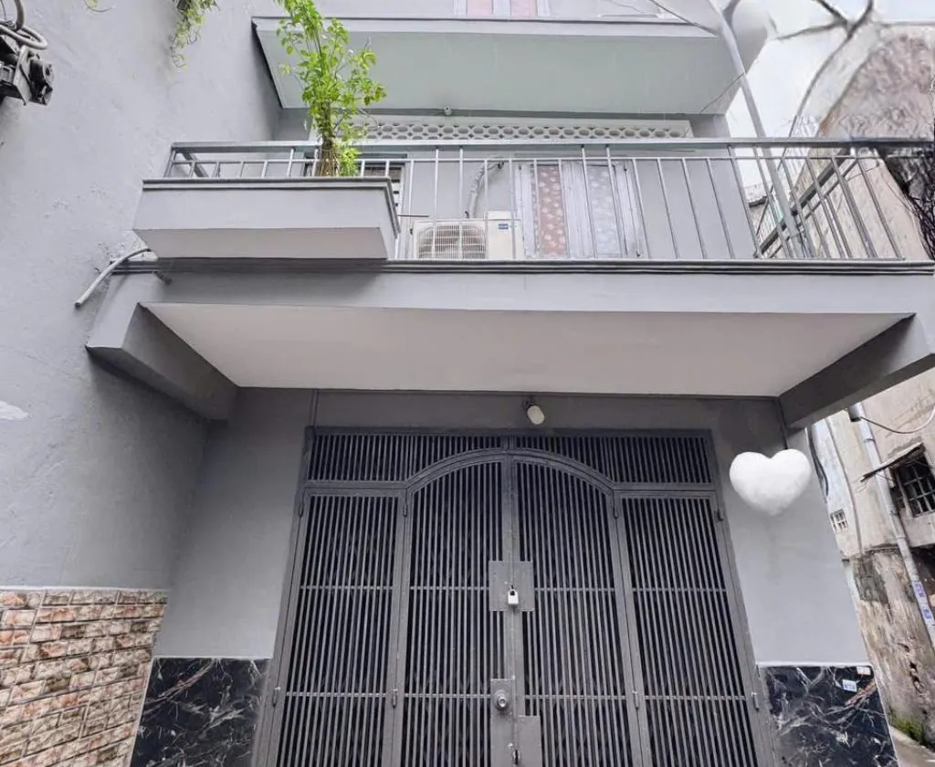 Nhà 3 tầng 2PN hẻm rộng, ngay Hòa Hưng, Quận 10 giá siêu tốt... Bán nhà riêng tại Hòa Hưng, Hồ Chí Minh 01