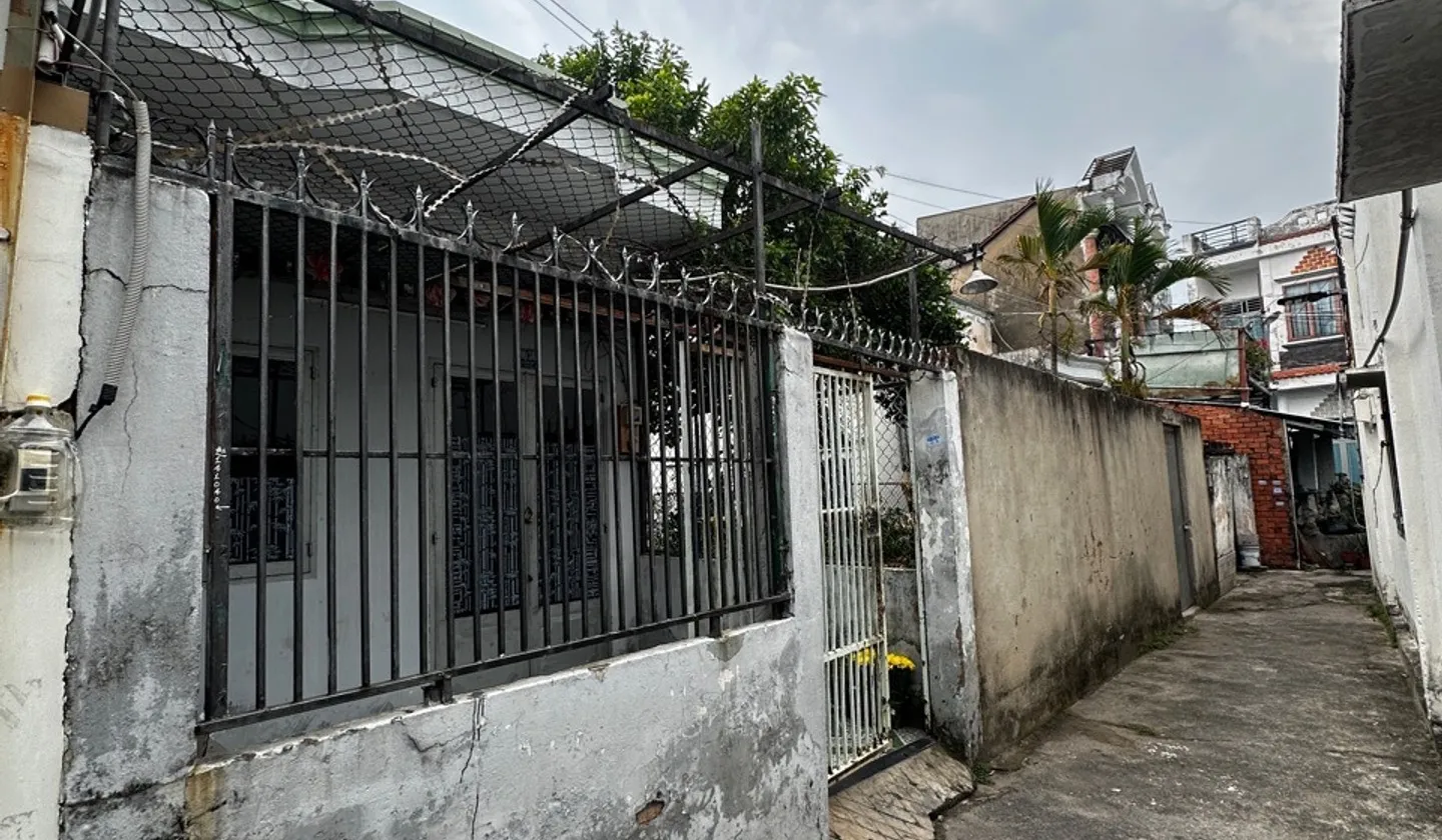 🏗️ NHÀ CŨ TIỆN XÂY MỚI - 2 MẶT HẺM TRƯỚC SAU - TRƯƠNG THỊ HOA... Bán nhà riêng tại Tân Thới Hiệp, Hồ Chí Minh 01