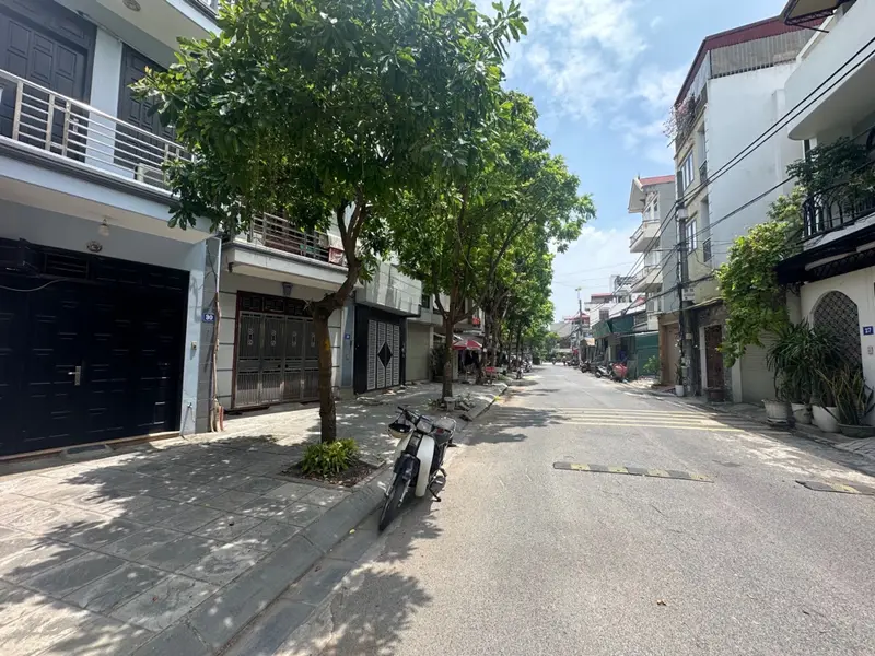 🏡 BÁN ĐẤT TẶNG NHÀ C4 – CHỦ ĐANG CHO THUÊ 6 TRIỆU/THÁNG
❌ACE lưu ý Sổ thực tế nở hậu.hiện tại sổ đ... Bán đất tại Việt Hưng, Hà Nội 01