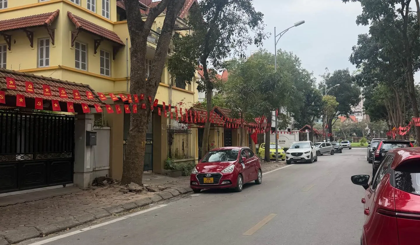 Biệt thự đẳng cấp 198m2, ba mặt vườn hoa tại khu đô thị Việt Hưng đón ánh sáng và gió mát tự nhiên... Bán biệt thự, liền kề tại Việt Hưng, Hà Nội 01