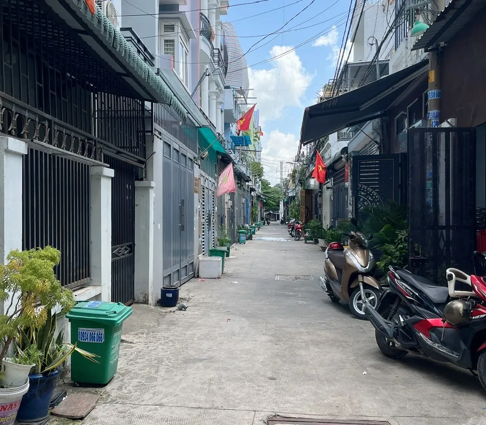 TÌM NHÀ VỪA Ở VỪA BUÔN BÁN? NHÀ 2 TẦNG - HẺM XE HƠI THÔNG NGUYỄN VĂN QUÁ - Q12 - CHỈ 4,2 TỶ.... Bán nhà riêng tại Đông Hưng Thuận, Hồ Chí Minh 01
