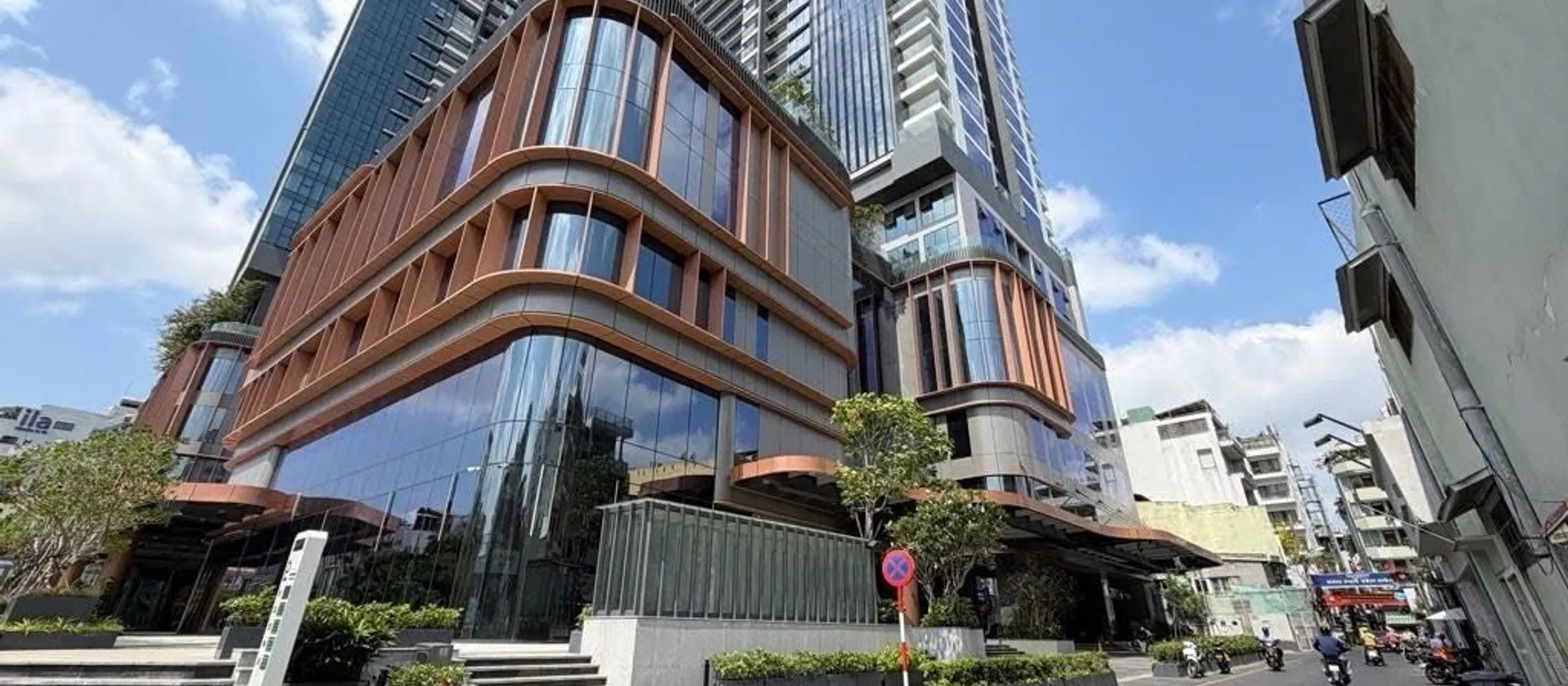 Nhà rộng mặt tiền Nguyễn Trãi, sẵn tiện nghi đón chờ chủ mới... Bán nhà riêng tại Cầu Ông Lãnh, Hồ Chí Minh 01