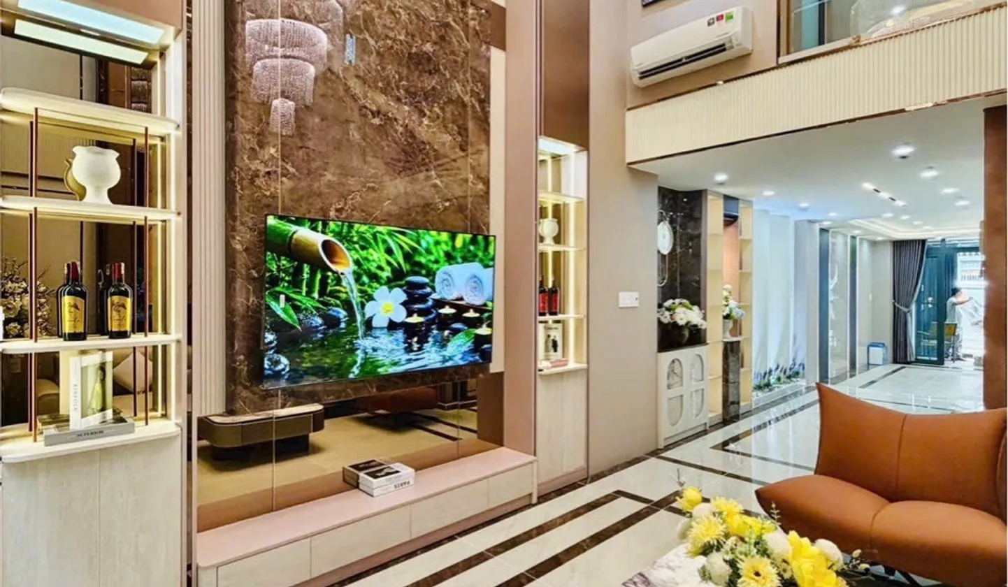 Nhà phố 5 tầng thang máy, gara ô tô, nội thất cao cấp tại phường trung tâm... Bán nhà riêng tại Thông Tây Hội, Hồ Chí Minh 01