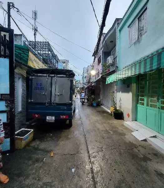 Nhà 3 tầng 4 phòng ngủ, xe hơi đỗ cửa tại quận 8... Bán nhà riêng tại Bình Phú, Hồ Chí Minh 01