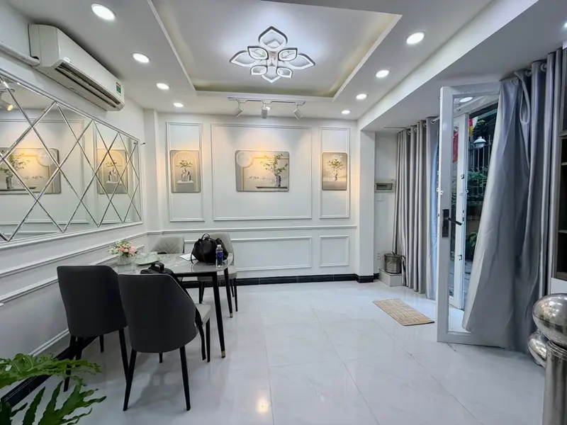 Bán nhà 4 tầng lô góc hướng Đông tại Phú Nhuận, giá 5.9 tỷ... Bán nhà riêng tại Phú Nhuận, Hồ Chí Minh 01