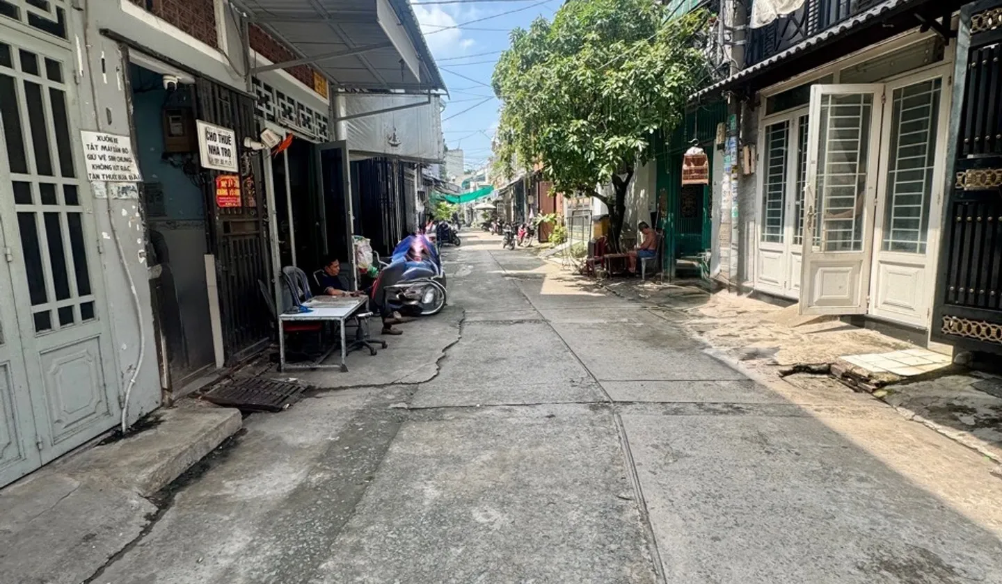 Bán nhà 3 tầng mới xây 39,8m2 tại phường Bình Hưng Hòa, Hồ Chí Minh, hẻm xe tải thông... Bán nhà riêng tại Bình Hưng Hòa, Hồ Chí Minh 01