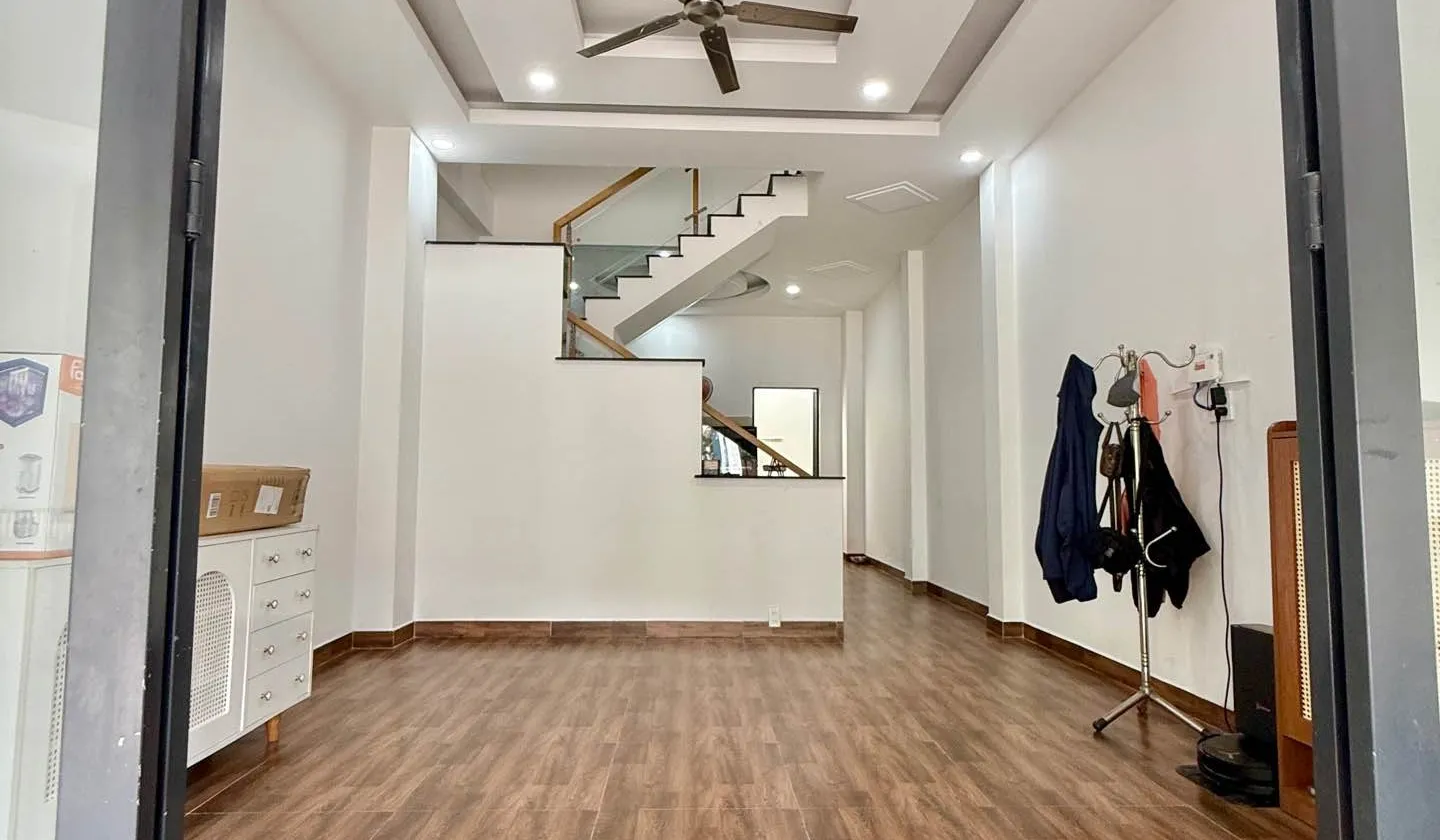 Bán nhà phố 3 tầng 50.7m2 mặt tiền 4.4m tại Long Trường, TP HCM... Bán nhà mặt phố tại Long Trường, Hồ Chí Minh 01