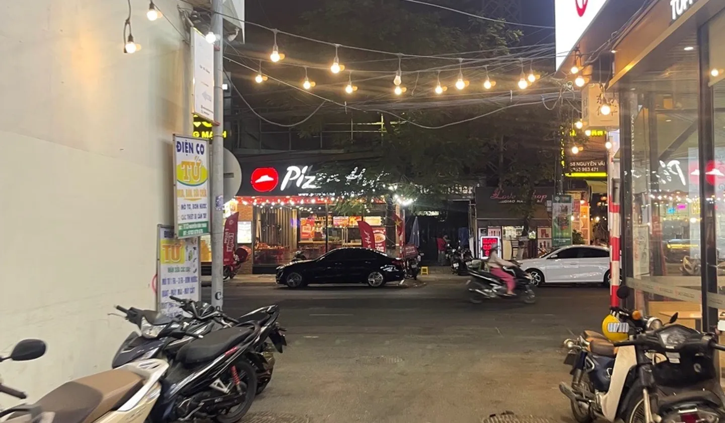 CHỦ BÁN ĐẤT TẶNG 8 CĂN NHÀ 3 TẦNG + Cấp 4 RIÊNG BIỆT – DÒNG TIỀN CHO THUÊ.
🏓 Tổng diện tích: 216m²... Bán nhà riêng tại Sơn Trà, Đà Nẵng 01