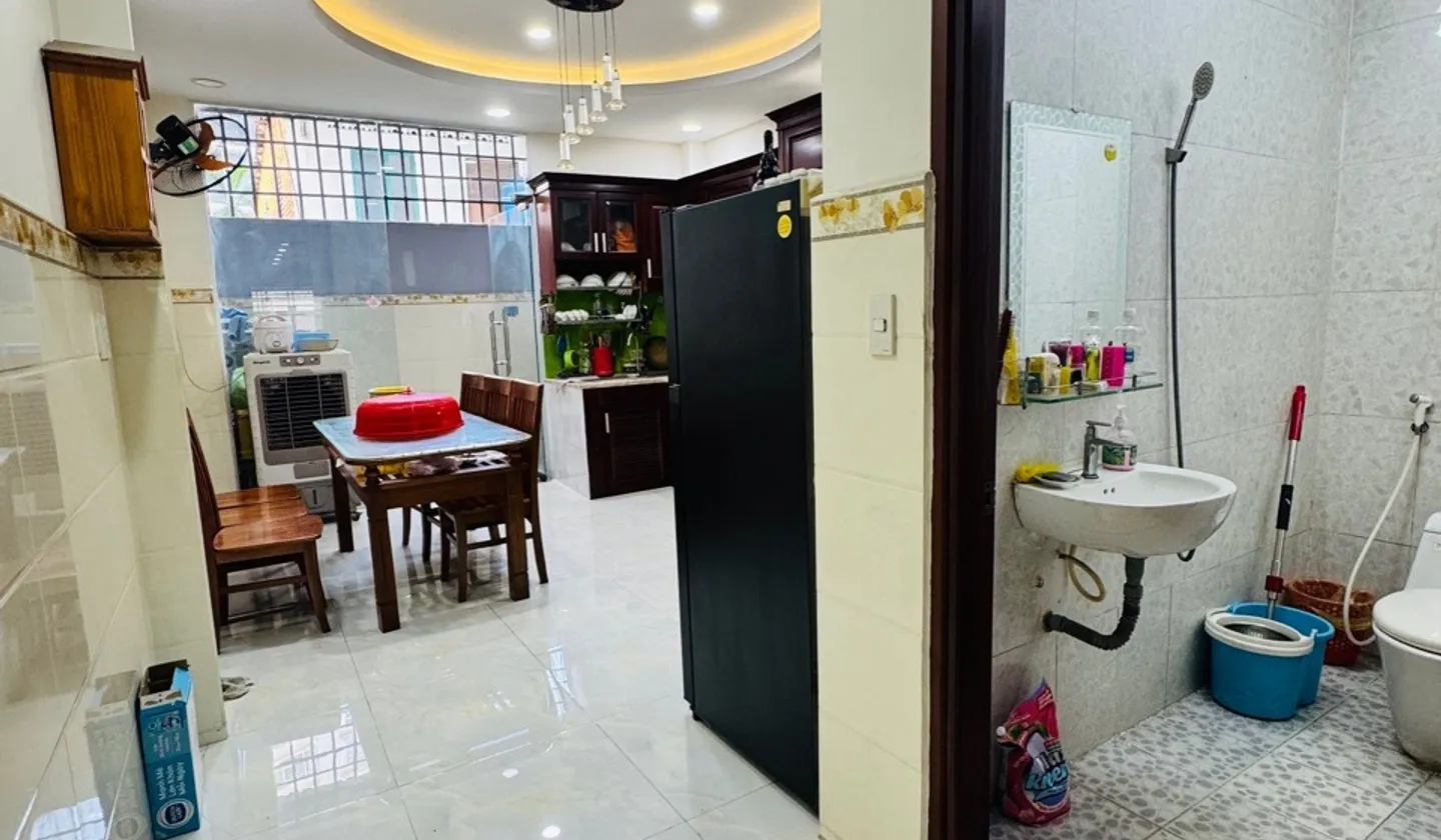 Nhà đẹp Âu Dương Lân, diện tích rộng, xe hơi tránh nhau thoải mái... Bán nhà riêng tại Chánh Hưng, Hồ Chí Minh 01