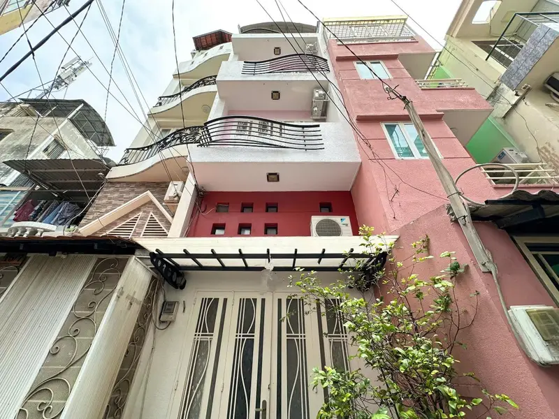NHÀ ĐẸP GIÁ CAO • THIẾT KẾ LỆCH TẦNG KO GIAN THOÁNG MÁT • 5 PN 6 WC KHÉP KÍN • TẶNG FULL NỘI THẤT... Bán nhà riêng tại Phú Nhuận, Hồ Chí Minh 01