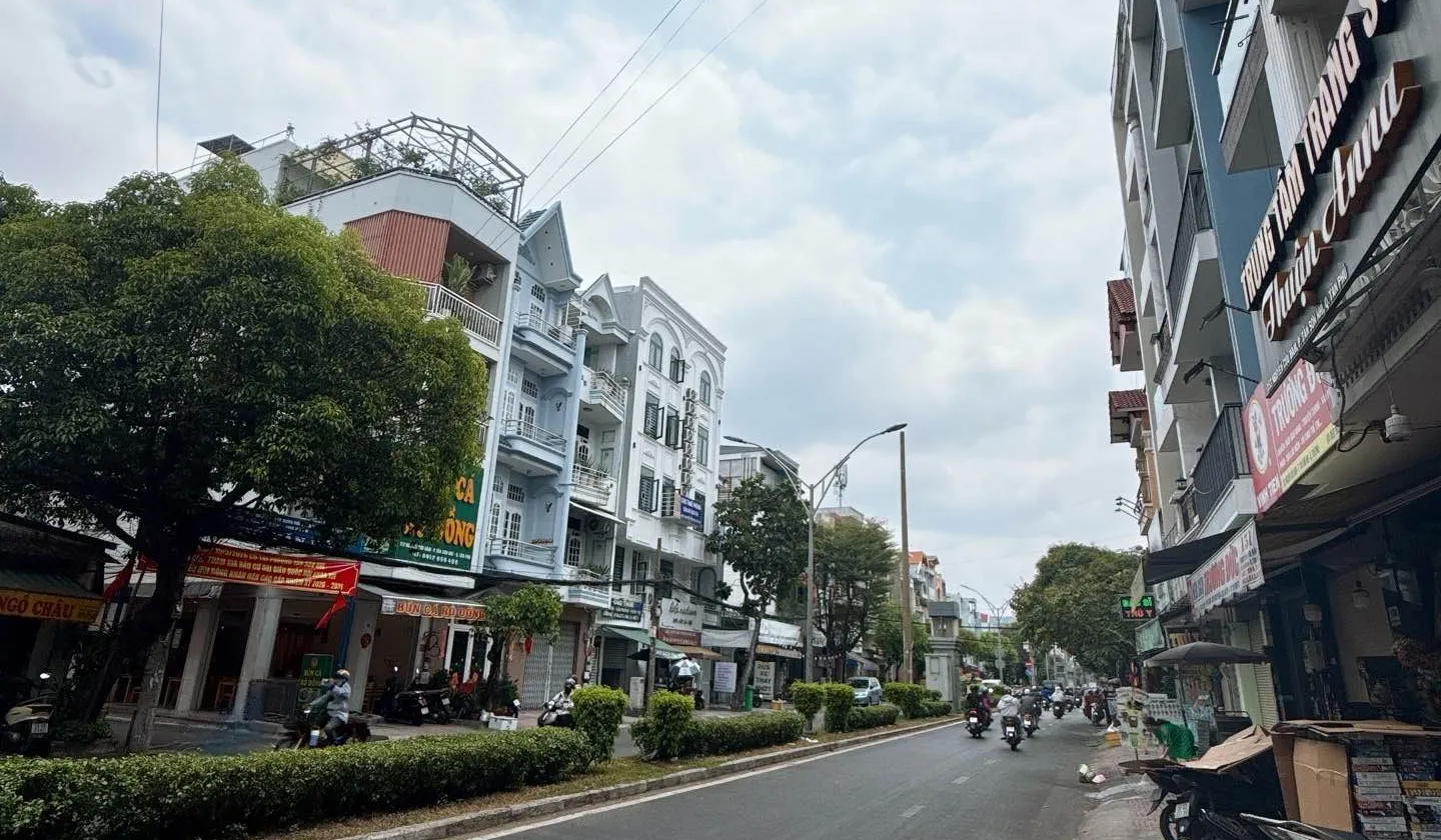 Bán nhà mặt phố 4 tầng trung tâm Quận Tân Phú giá 12,5 tỷ... Bán nhà mặt phố tại Tân Sơn Nhì, Hồ Chí Minh 01