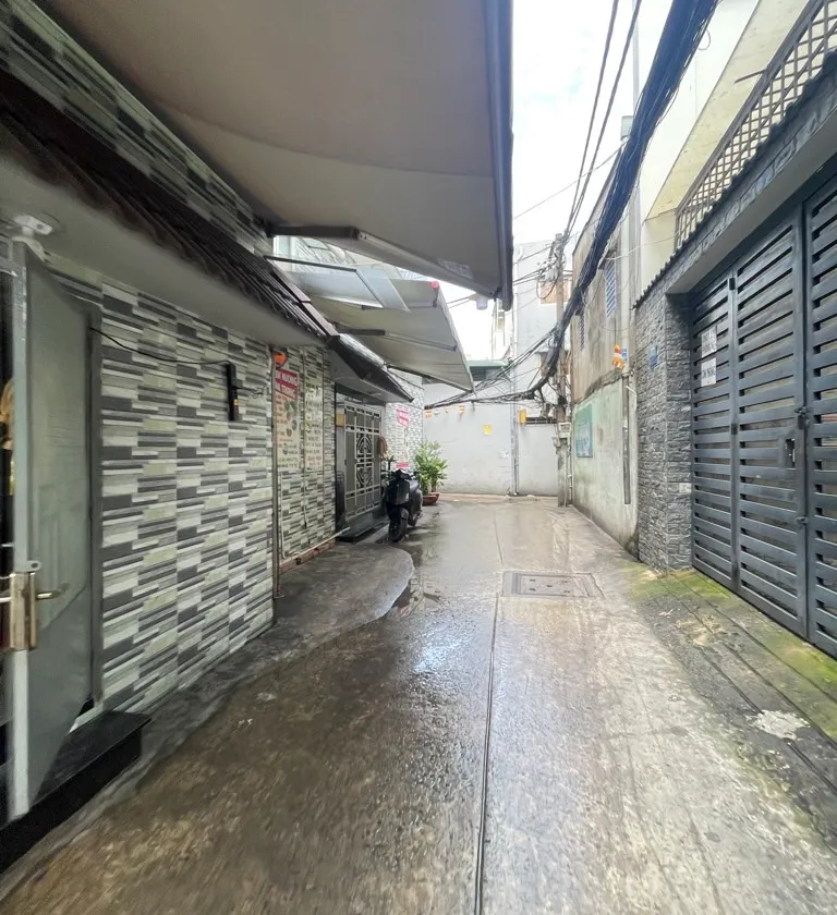 Gần Trường Nguyễn Trãi - 2 Tầng - 68m² - Nhỉnh 5 tỷ - Ngang hơn 4m - Nở hậu 8m... Bán nhà riêng tại Xóm Chiếu, Hồ Chí Minh 01
