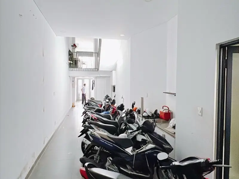 MT CHỢ HOÀNG DIỆU - DÒNG TIỀN 300TR/NĂM - 5 TẦNG HC ĐỦ - NỞ HẬU... Bán nhà riêng tại Khánh Hội, Hồ Chí Minh 01