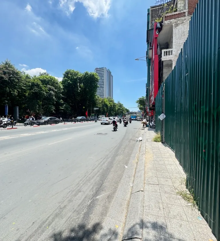 Siêu phẩm nhà mặt phố sang trọng tại Tây Sơn với diện tích rộng 631 m2... Bán nhà mặt phố tại Văn Miếu - Quốc Tử Giám, Hà Nội 01