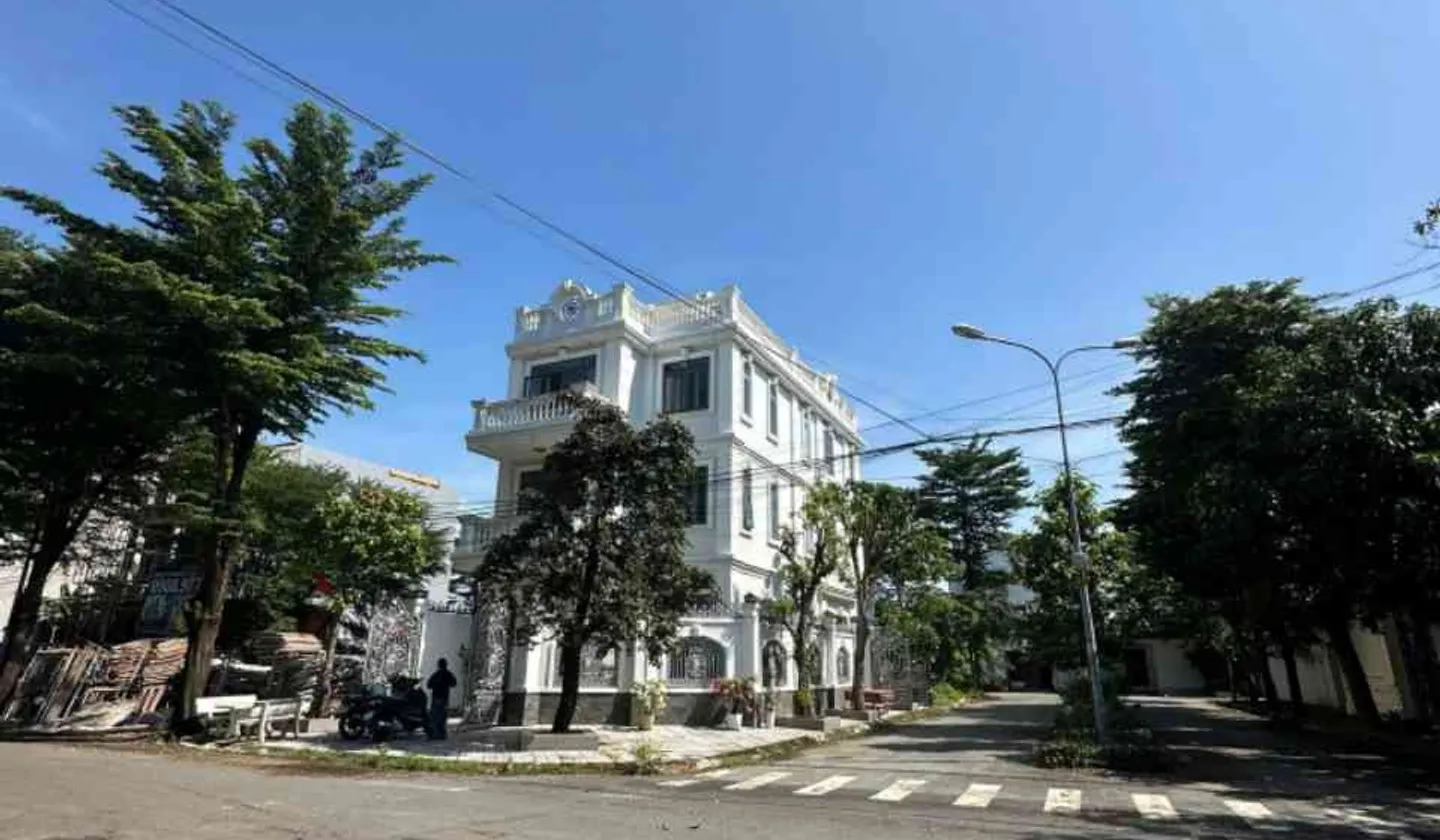 BIỆT THỰ GÓC 2 MẶT TIỀN – BƯNG ÔNG THOÀN, LIÊN PHƯỜNG - QUẬN 9
Diện tích 147,5m², ngang 8m... Bán nhà riêng tại Tăng Nhơn Phú, Hồ Chí Minh 01