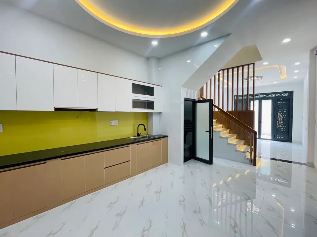 Nhỉnh 8 đồng, nhà 4 lầu mới ở ngay, hẻm xe tải 1 trục đổ cửa , Sát mặt tiền, ngay chợ Bà Chiểu... Bán nhà mặt phố tại Bình Thạnh, Hồ Chí Minh 01