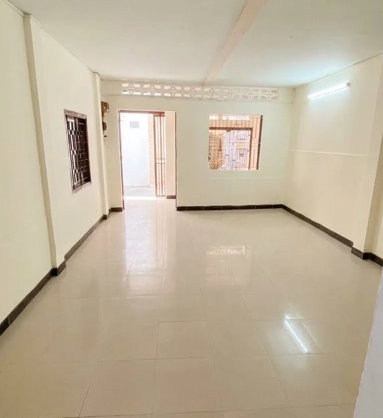 Nhà Tân Bình - Lạc Long Quân nở hậu, 2 tầng - ở ngay - KD - ngang 4m - dài 10m - hơn 5 tỷ... Bán nhà riêng tại Tân Hòa, Hồ Chí Minh 01