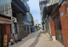 Bán nhà riêng 3 tầng tại Liên Ninh, Thanh Trì với mặt tiền rộng và vị trí kết nối tiện lợi... Bán nhà riêng tại Ngọc Hồi, Hà Nội 03