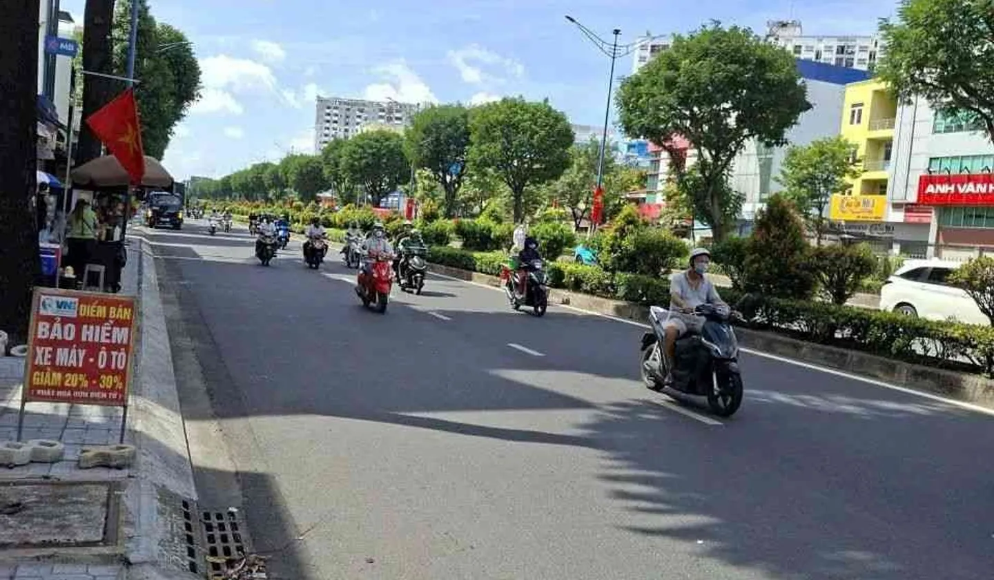 NHÀ MẶT TIỀN KINH DOANH SIÊU ĐỈNH- 2 MẶT TIỀN- ĐƯỜNG RỘNG 40M- LỀ 5M -SẴN DÒNG TIỀN CHO THUÊ... Bán nhà mặt phố tại Đông Hưng Thuận, Hồ Chí Minh 01