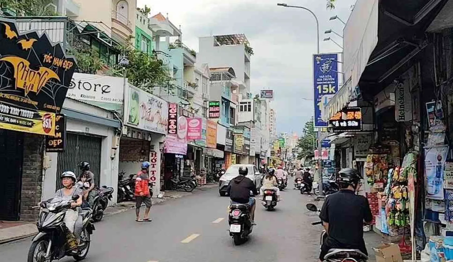 Bán nhà mặt phố 3 tầng 4PN Phường Đức Nhuận, Phú Nhuận, HCM 8,2 tỷ... Bán nhà mặt phố tại Đức Nhuận, Hồ Chí Minh 01