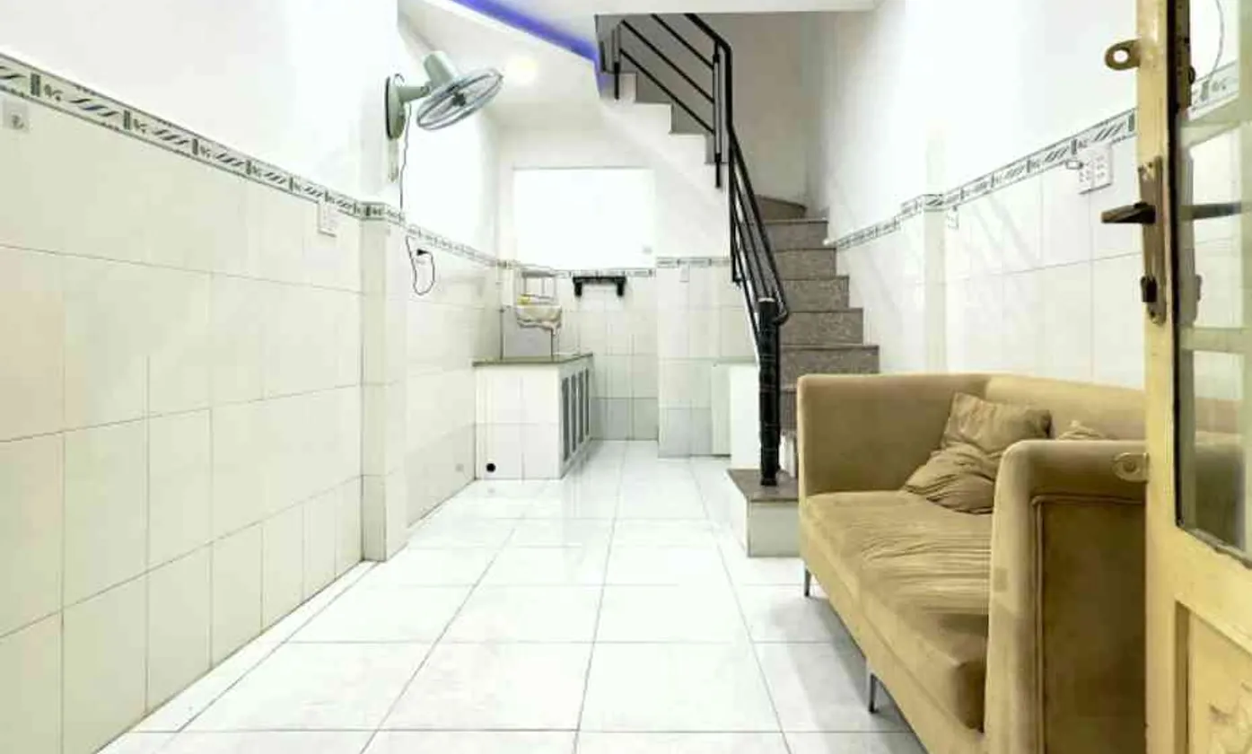 Nhà 3 tầng diện tích 20.2m² trung tâm Quận 1 với 3 phòng ngủ và 2 phòng tắm... Bán nhà riêng tại Cầu Ông Lãnh, Hồ Chí Minh 01