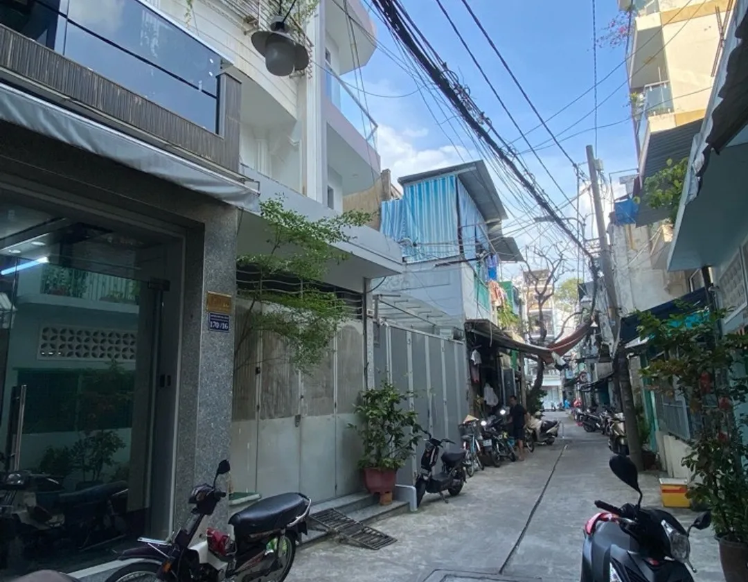 Nhà phố hiện đại 4PN tiện nghi ở Quận 11, hẻm xe hơi thông thoáng... Bán nhà riêng tại Phú Thọ, Hồ Chí Minh 01