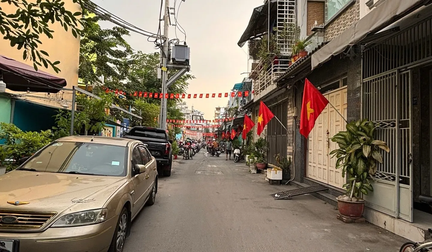 Bán nhà 2 tầng 32m2 hẻm xe hơi, huỳnh văn nghệ thông Phan Huy Ích. Nhà mới ở ngay. Giá hơn 4 Tỷ... Bán nhà riêng tại An Hội Tây, Hồ Chí Minh 01