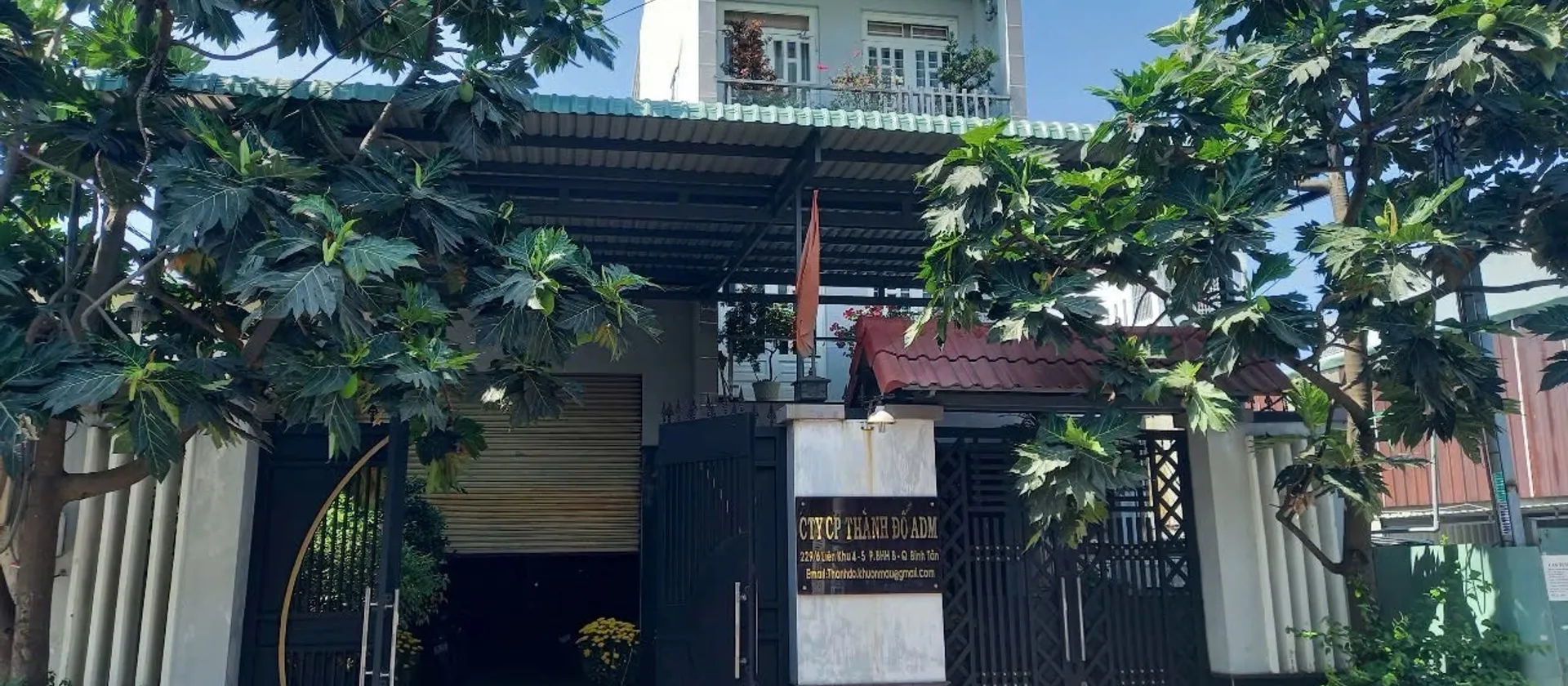 Nhà gồm sân để xe, trệt, 1 lửng, 1 lầu, phòng thờ, sân thượng
Trệt sân để xe hơi, phòng khách, s... Bán nhà riêng tại Bình Tân, Hồ Chí Minh 01