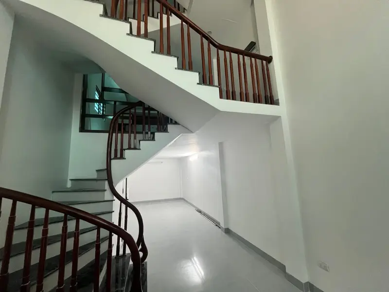 Bán nhà riêng 5 tầng lô góc tại vị trí thuận tiện, gần hồ Sen, giá 6.6 tỷ... Bán nhà riêng tại Đại Thanh, Hà Nội 01