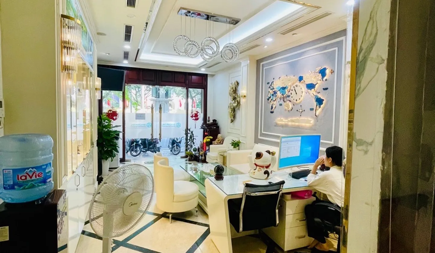 Toà nhà mặt phố Nguyễn Du, 7 tầng, vỉa hè rộng, phù hợp kinh doanh đa ngành... Bán nhà mặt phố tại Hai Bà Trưng, Hà Nội 01